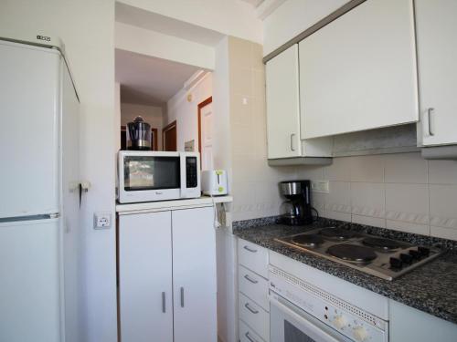 Ático en Primera Línea para 6 con Terraza y Piscina Común - ES-228-60 (Atico en Primera Linea para 6 con Terraza y Piscina Comun - ES-228-60) in Puerto de la Selva