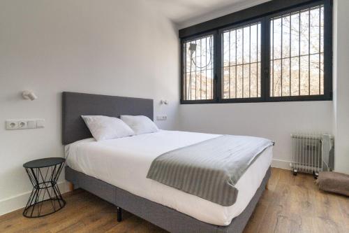 One-Bedroom Apartment image 5