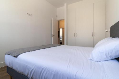 One-Bedroom Apartment image 4