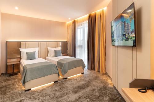 2 twin beds, 1 sofa bed