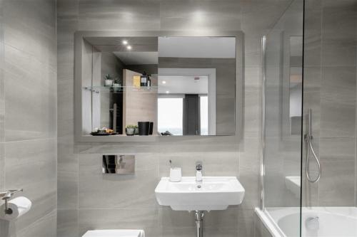 Lusso by Luisa - 2 Bed Modern Luxury Apartment in Central Birmingham (5*), Birmingham (photo 10)