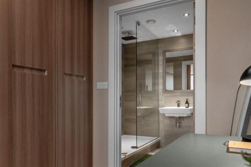 Lusso by Luisa - 2 Bed Modern Luxury Apartment in Central Birmingham (5*), Birmingham (photo 4)