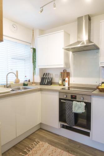 Kitchen, Modern & Stylish 1 bedroom flat in Bristol in Bishopston