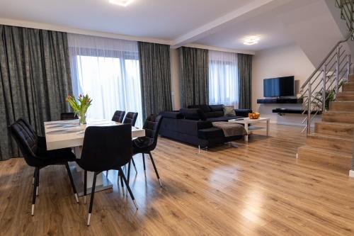 Prestige House Targi Kielce Cedzyna Zalew - Apartment - Cedzyna