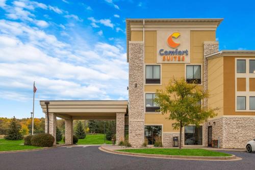 Comfort Suites Hudson I-94 - image 6