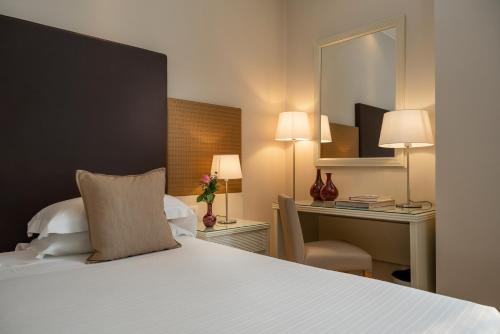 Superior Double or Twin Room image 5