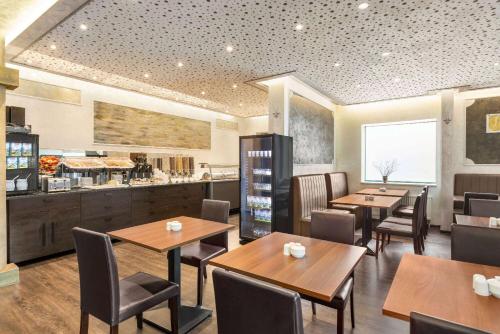 Restaurant, Best Western Amedia Praha in Prague 11