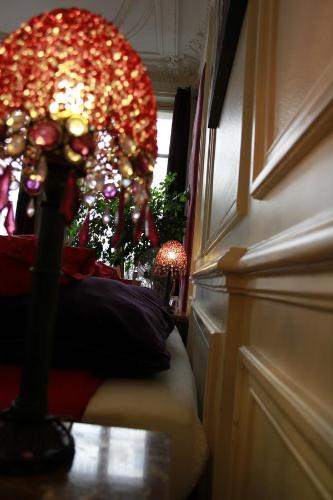 A Room In Paris – Paris, TX