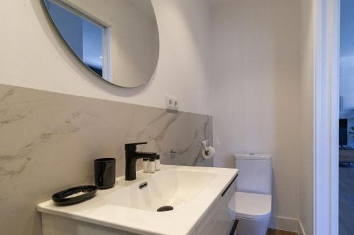 One-Bedroom Apartment image 8