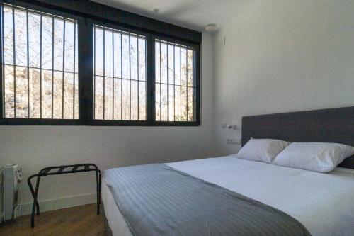 One-Bedroom Apartment image 5