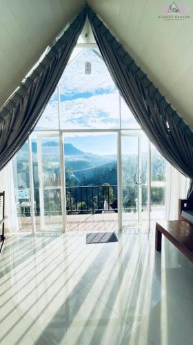 A környék, Almost Heaven in Pundaluoya