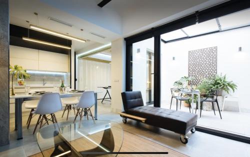 Lujoso loft con piscina y espacio office - Tap to explore photos