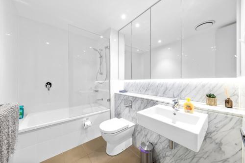 Modern 2BR Ground-Floor APT in Heart of Burwood - image 3