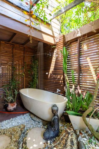 Tiny bali in Morro das Pedras