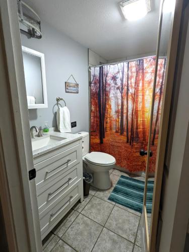 Fenced backyard, deck, pet-friendly home in Springfield, USA
