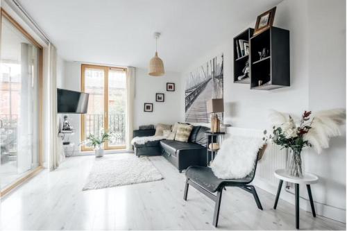 Notting Hill 2-Bed Apt with Balcony 1 min to Tube - Notting Hill