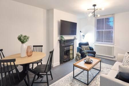 Host & Stay - High Street Cottage