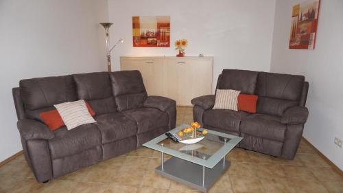 4 bedrooms, 5 beds