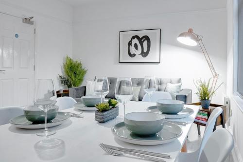 Dotări, Stylish 2 bedroom flat - 15 minutes to Liverpool City Centre in Birkenhead