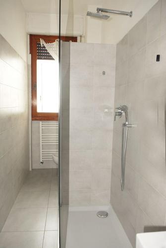 Viareggio Seaside Apartment Private Parking and Air Con - image 4