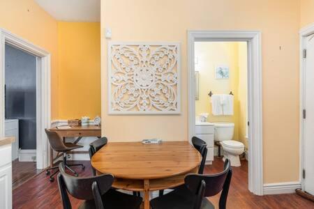 Downstairs 2 Bedroom Apt- Pet Friendly- walking distance to beach & shops in Michigan City, USA