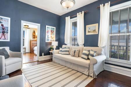 Downstairs 2 Bedroom Apt- Pet Friendly- walking distance to beach & shops in Michigan City, USA