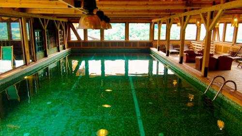 Peldbaseins, Mecavnik Resort in Mokra Gora