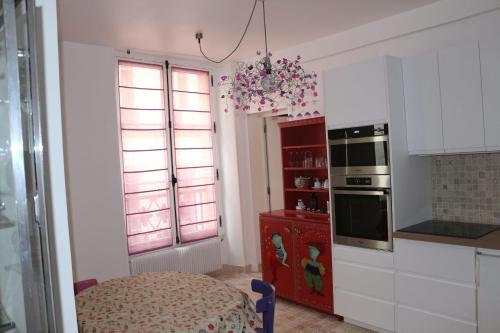 Superb apartment in the Marais - image 2