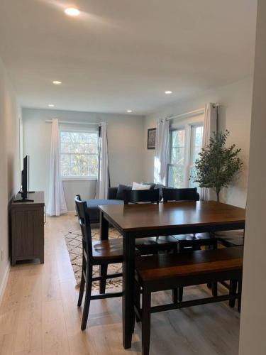 Silver Spring Serene 2BR 2BA, Nature And Access in Silver Spring, USA