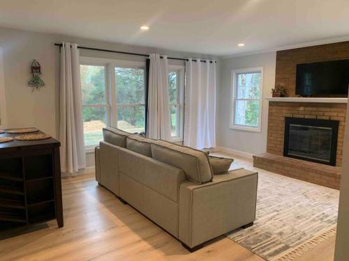 . Serene Lush 2BR Gem, on 1 acre Silver Spring