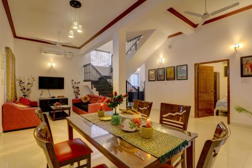 JAQK Holidays - 9BHK Villa for Big Groups, Private Pool-WiFi-Cartaker-Parking, North Goa