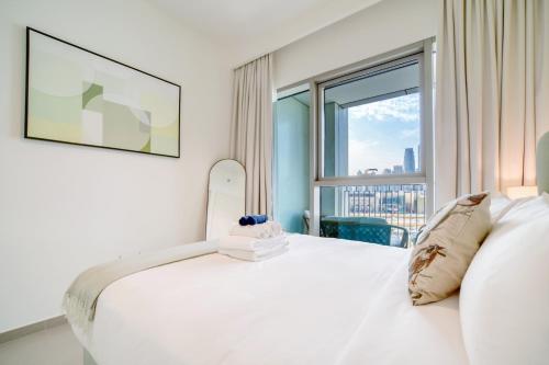 Downtown - 2BR Apartment with Burj Khalifa View - image 11