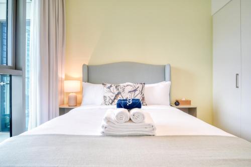 Downtown - 2BR Apartment with Burj Khalifa View - image 2
