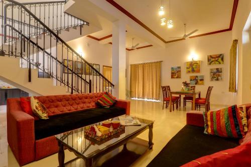 JAQK Holidays - 9BHK Villa for Big Groups, Private Pool-WiFi-Cartaker-Parking, North Goa