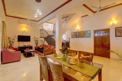 JAQK Holidays - 9BHK Villa for Big Groups, Private Pool-WiFi-Cartaker-Parking, North Goa