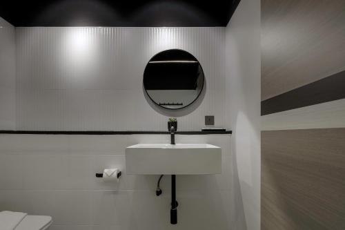 Superior Double Room with City View image 8