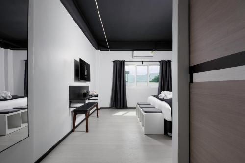Superior Double Room with City View image 5