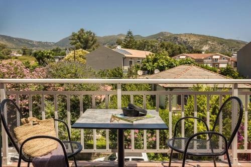 Rosilion Studios & Apartments, Kateleios