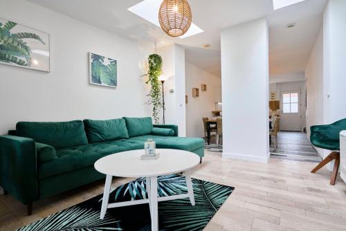 3 bedroom house with garden near St Maur tram photo 4