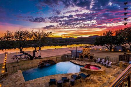 Beachfront Villa New Listing Intro Pricing in Kingsland, USA
