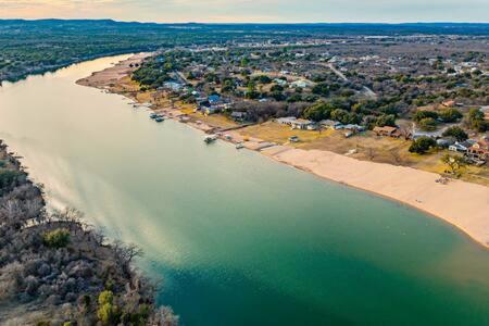 Beachfront Villa New Listing Intro Pricing in Kingsland, USA