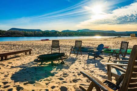 Beachfront Villa New Listing Intro Pricing in Kingsland, USA