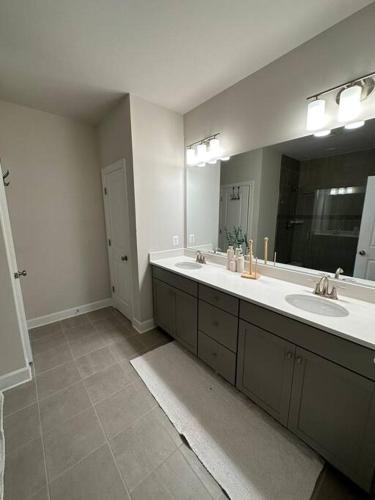 Luxury Condo in Woodbridge, USA