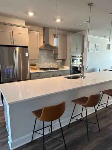 Luxury Condo in Woodbridge, USA