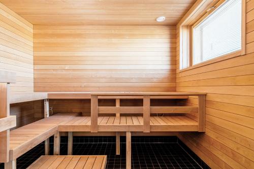 Sauna, New 3-Bed Apartment & Free Garage parking in Vantaa