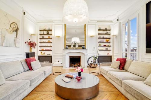 Luxurious Penthouse close to Champs Elysées and front of Eiffel Tower in heart of Paris 8