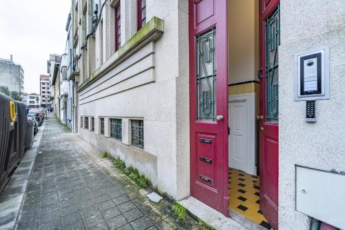 Nomad's Family - 3BDR Charming Hideouts Porto - image 5