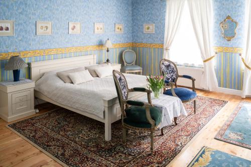 2 bedrooms, 3 beds