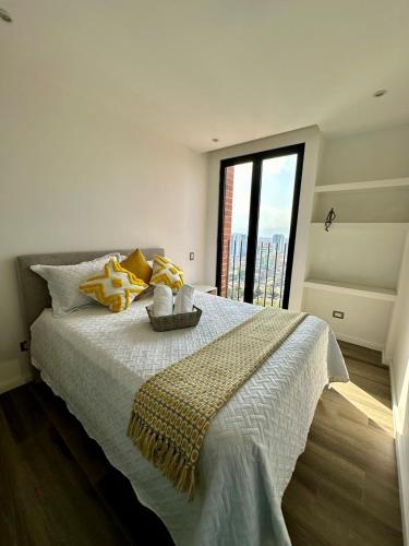 Avellino 3BR Zona 10 Luxury Suite - Pool Gym & View - image 3