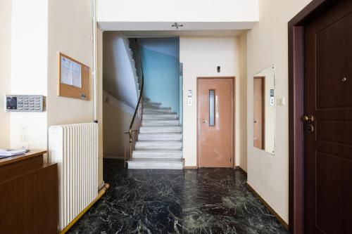 Mystique 2-Bedroom Apartment in Athens - image 3